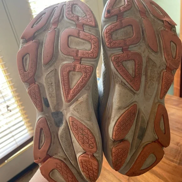 Hoka One One Bondi 8 in Light Blue and Yellow - Picture 4 of 4